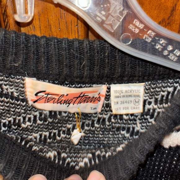 Vintage Sterling Harris Tribal Patterned Black and White Sweater Size Medium - Picture 3 of 4